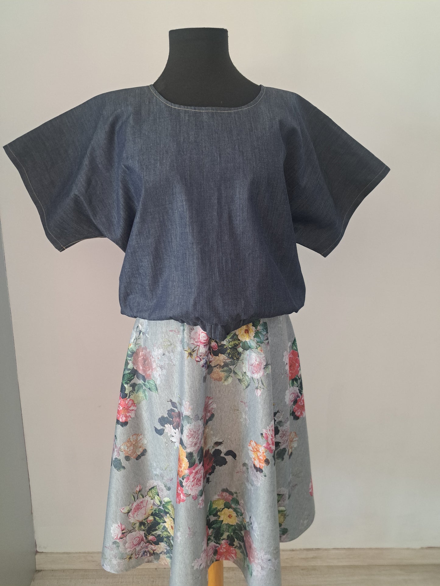 Fusta din jerse cu imprimeu floral