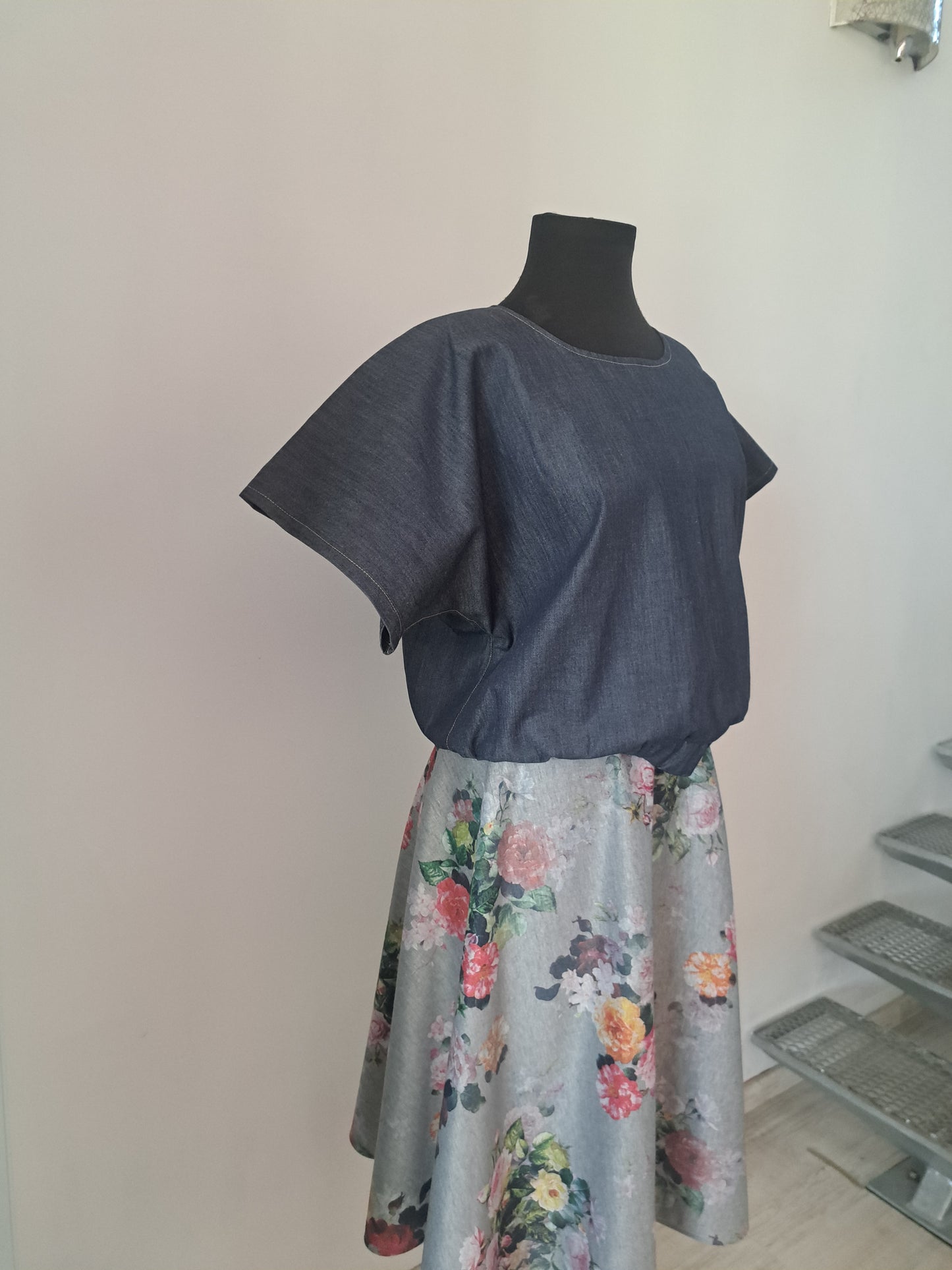 Fusta din jerse cu imprimeu floral