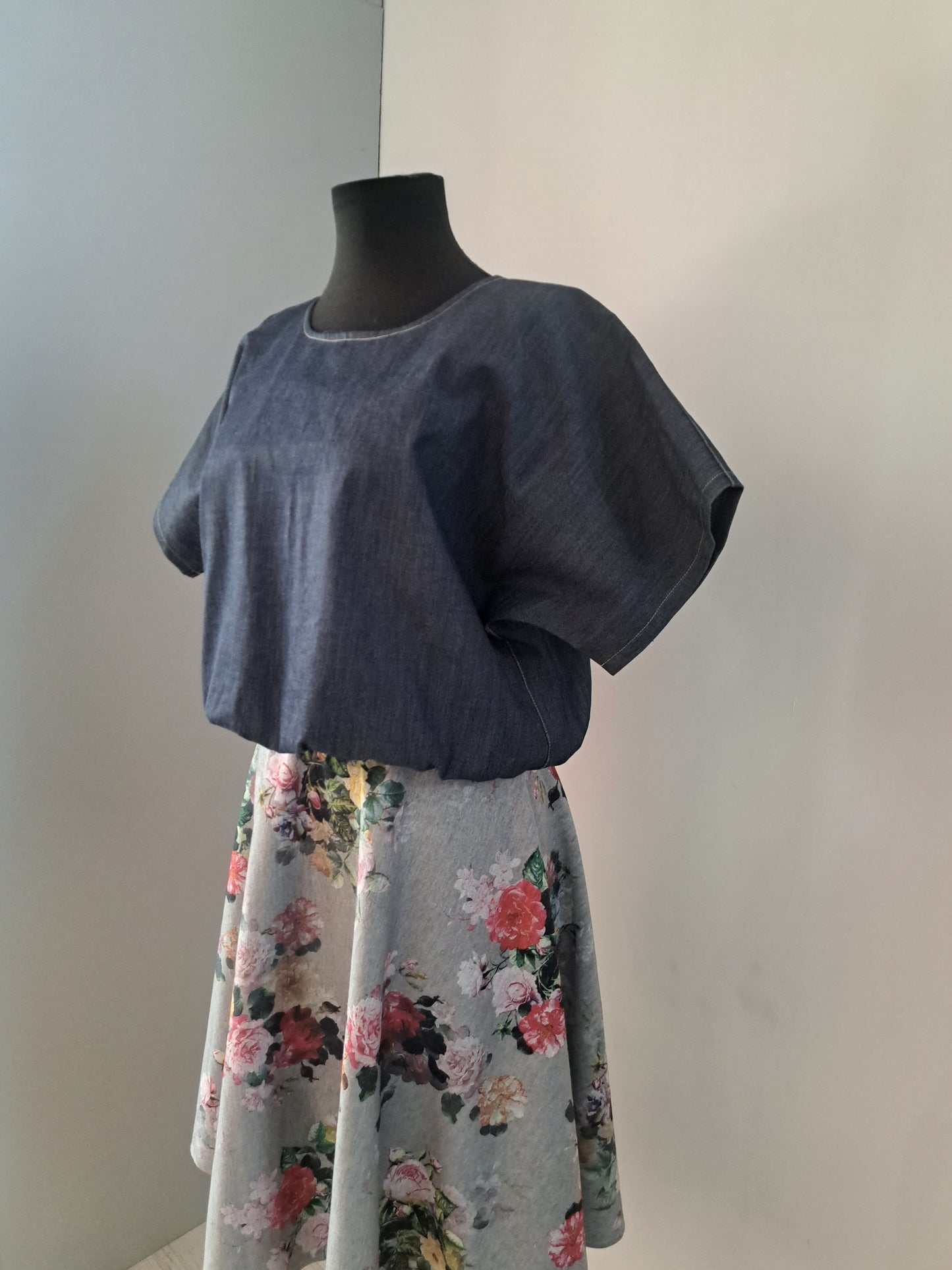 Fusta din jerse cu imprimeu floral