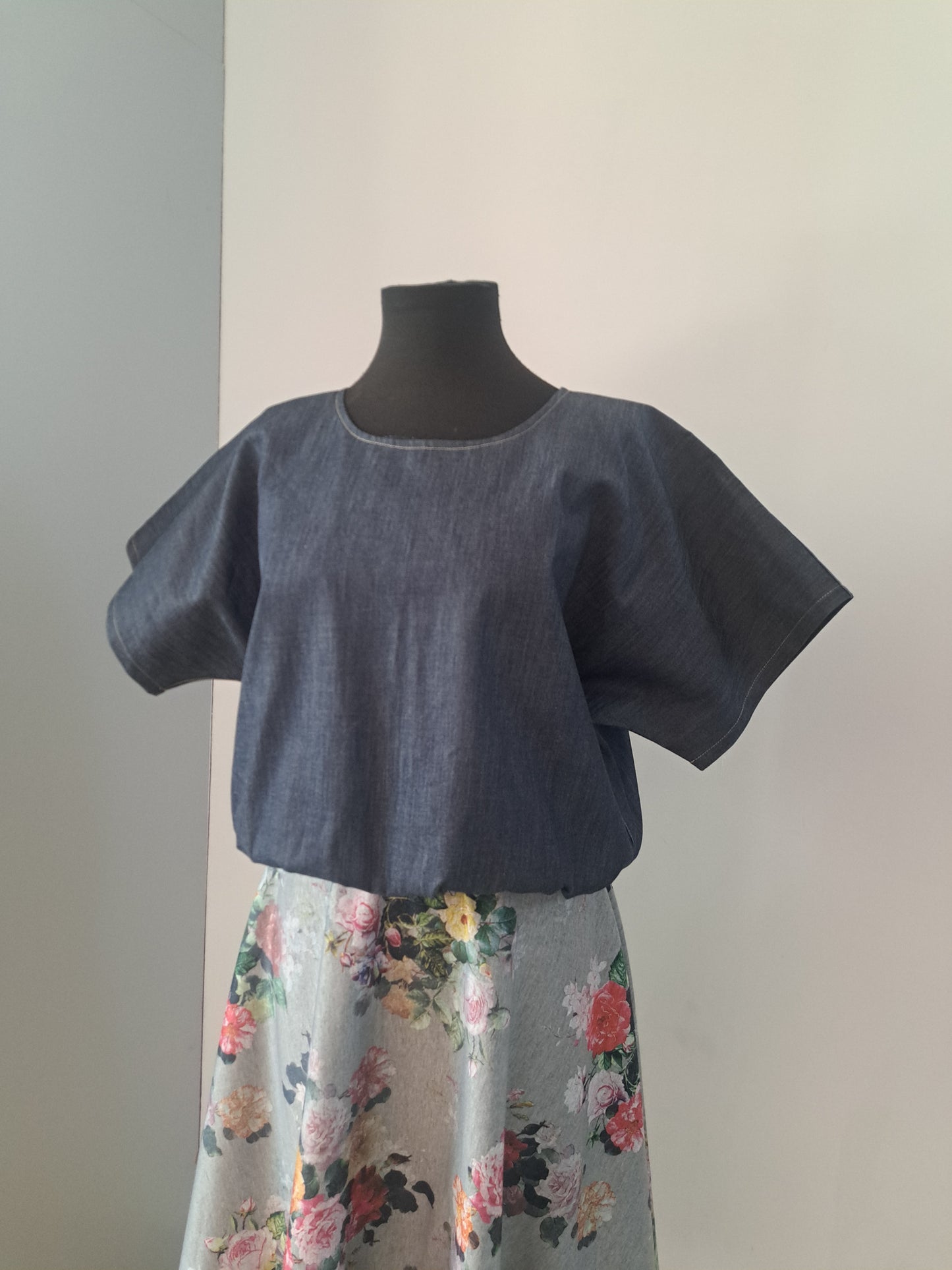 Fusta din jerse cu imprimeu floral