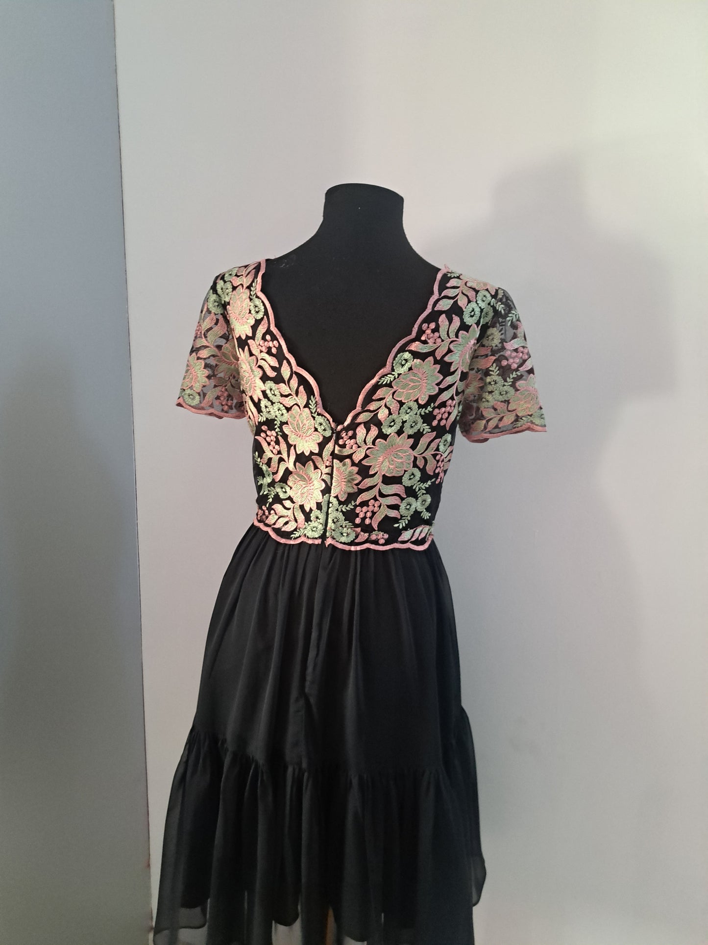 Rochie de ocazie din voal și dantelă