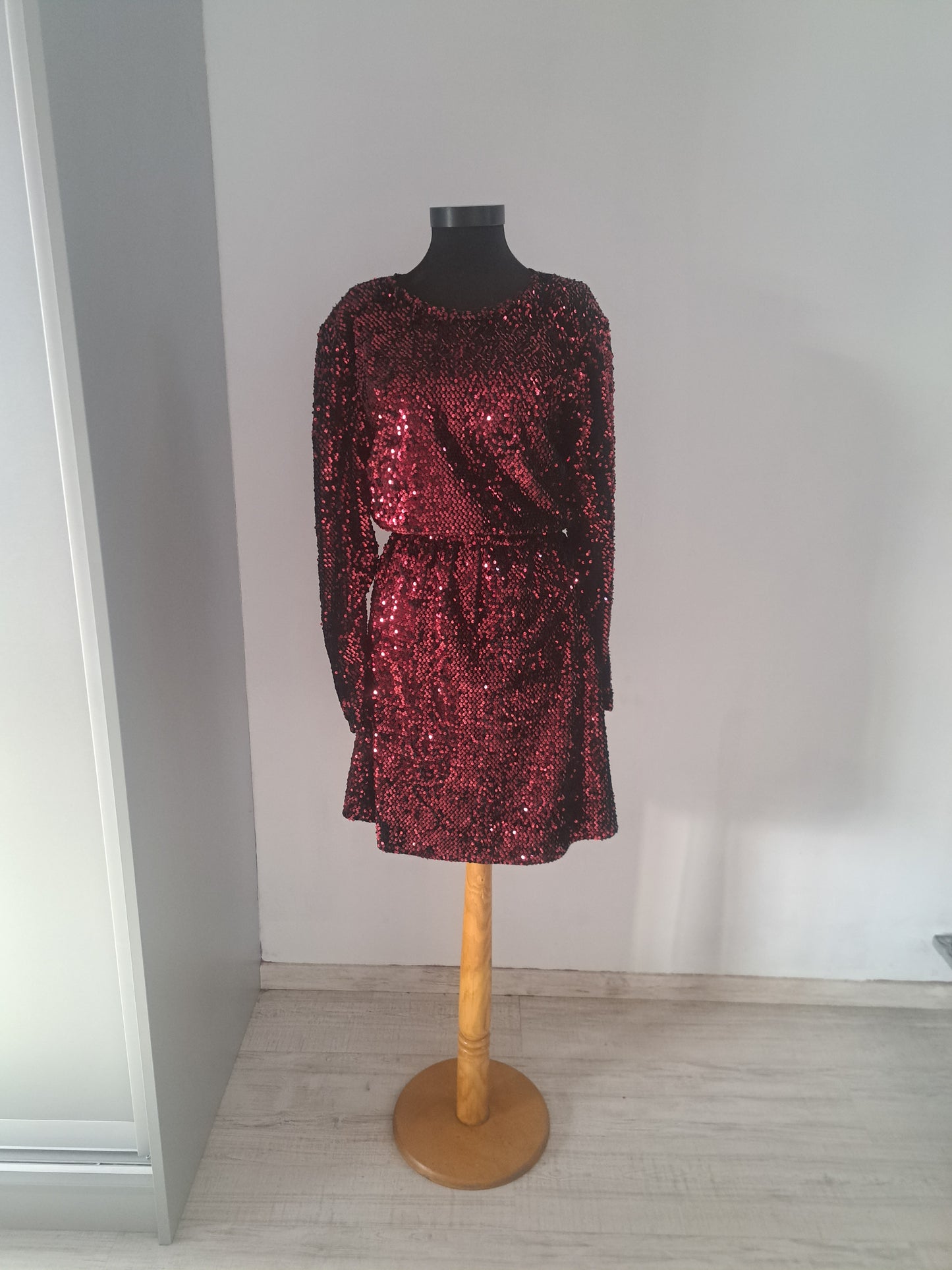 Rochie bluzată din paiete