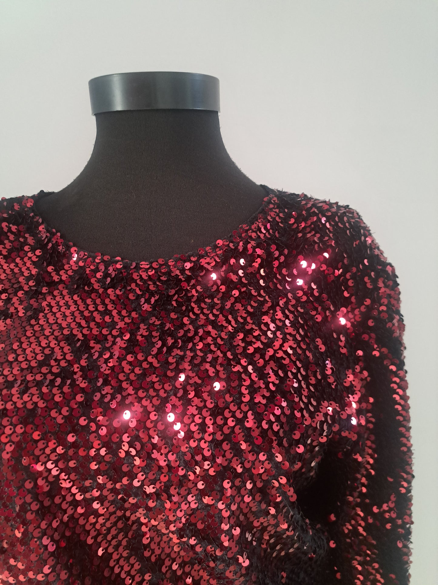 Rochie bluzată din paiete