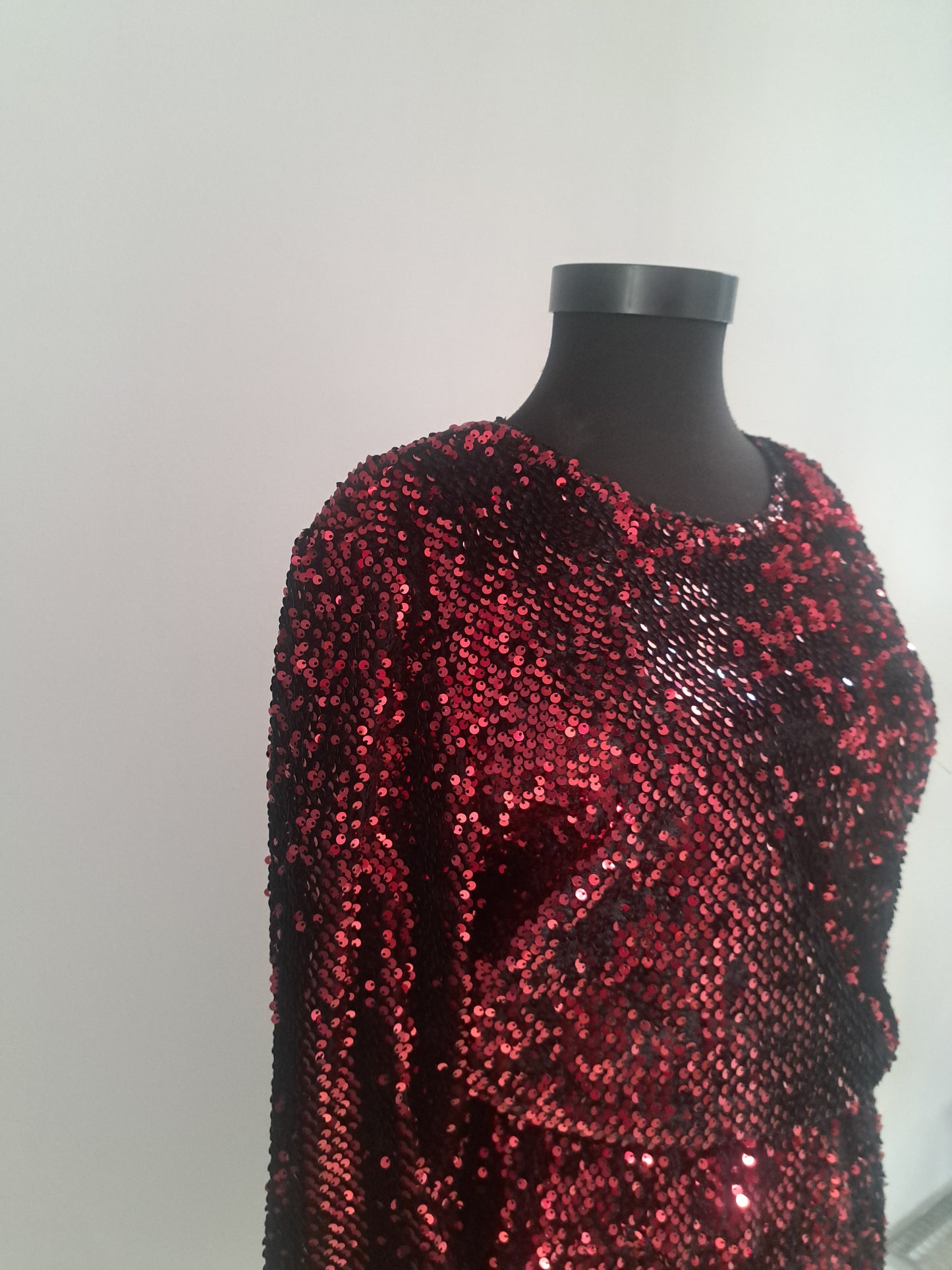 Rochie bluzată din paiete