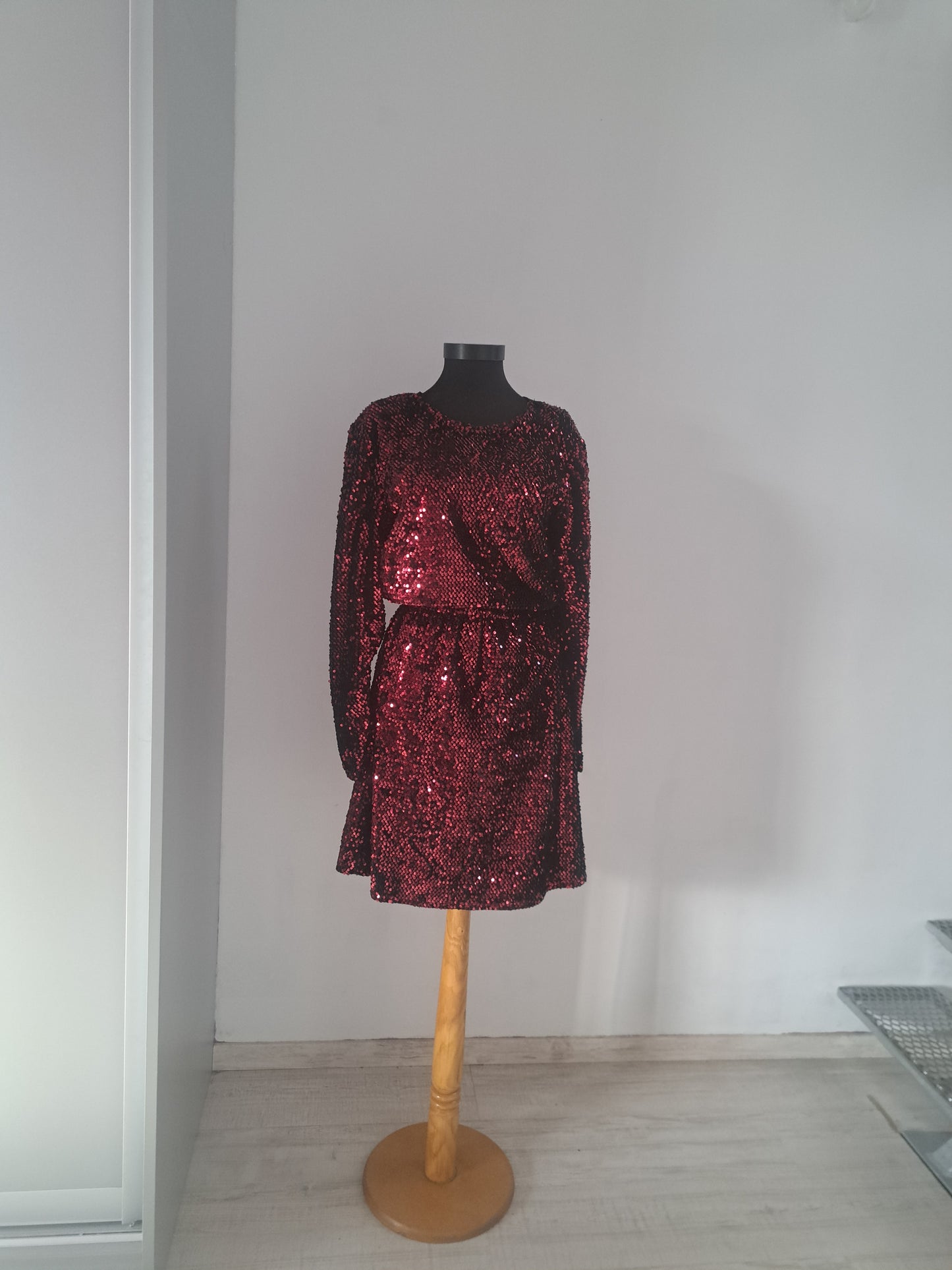 Rochie bluzată din paiete