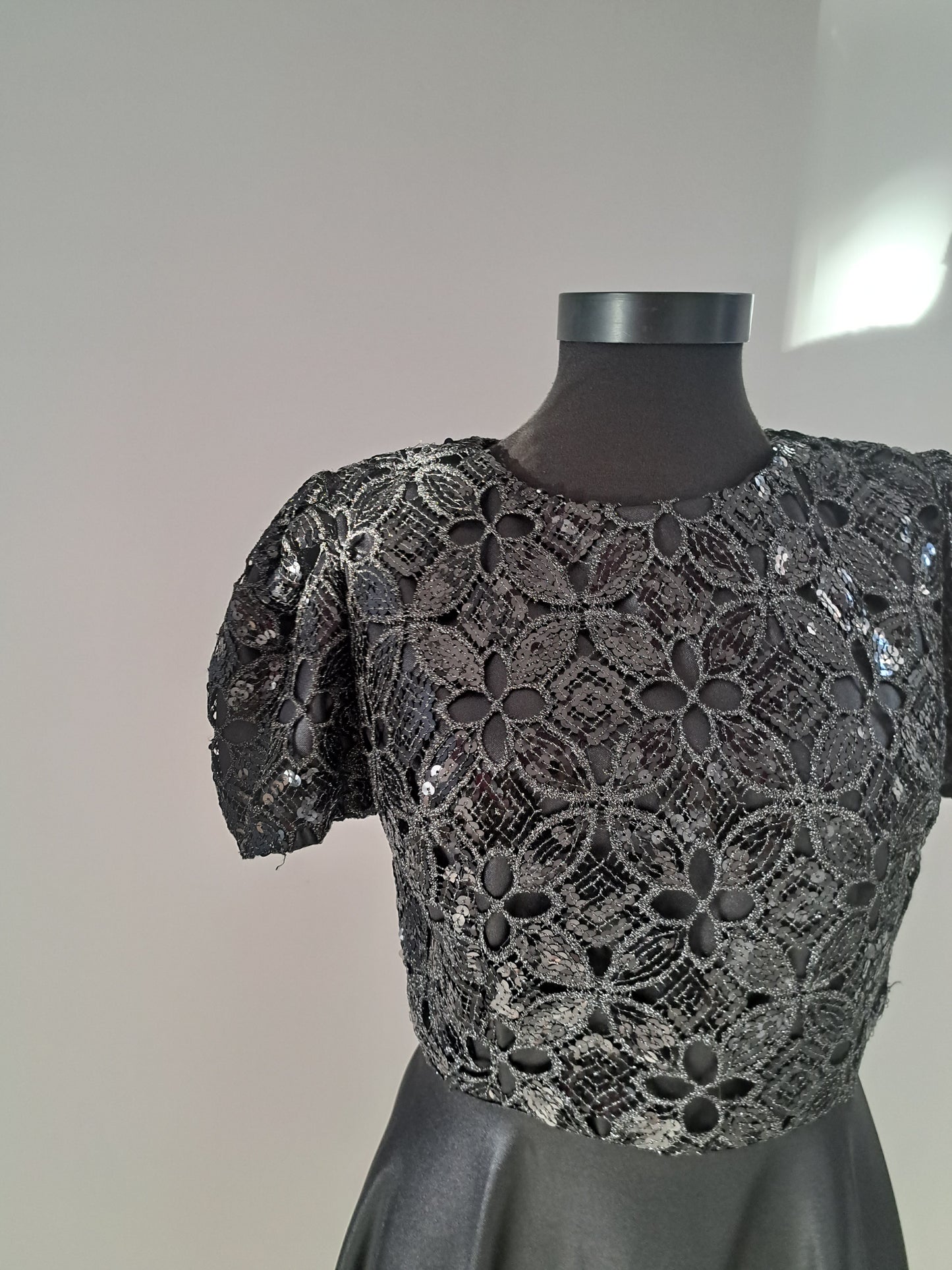 Rochie cu bust din paiete