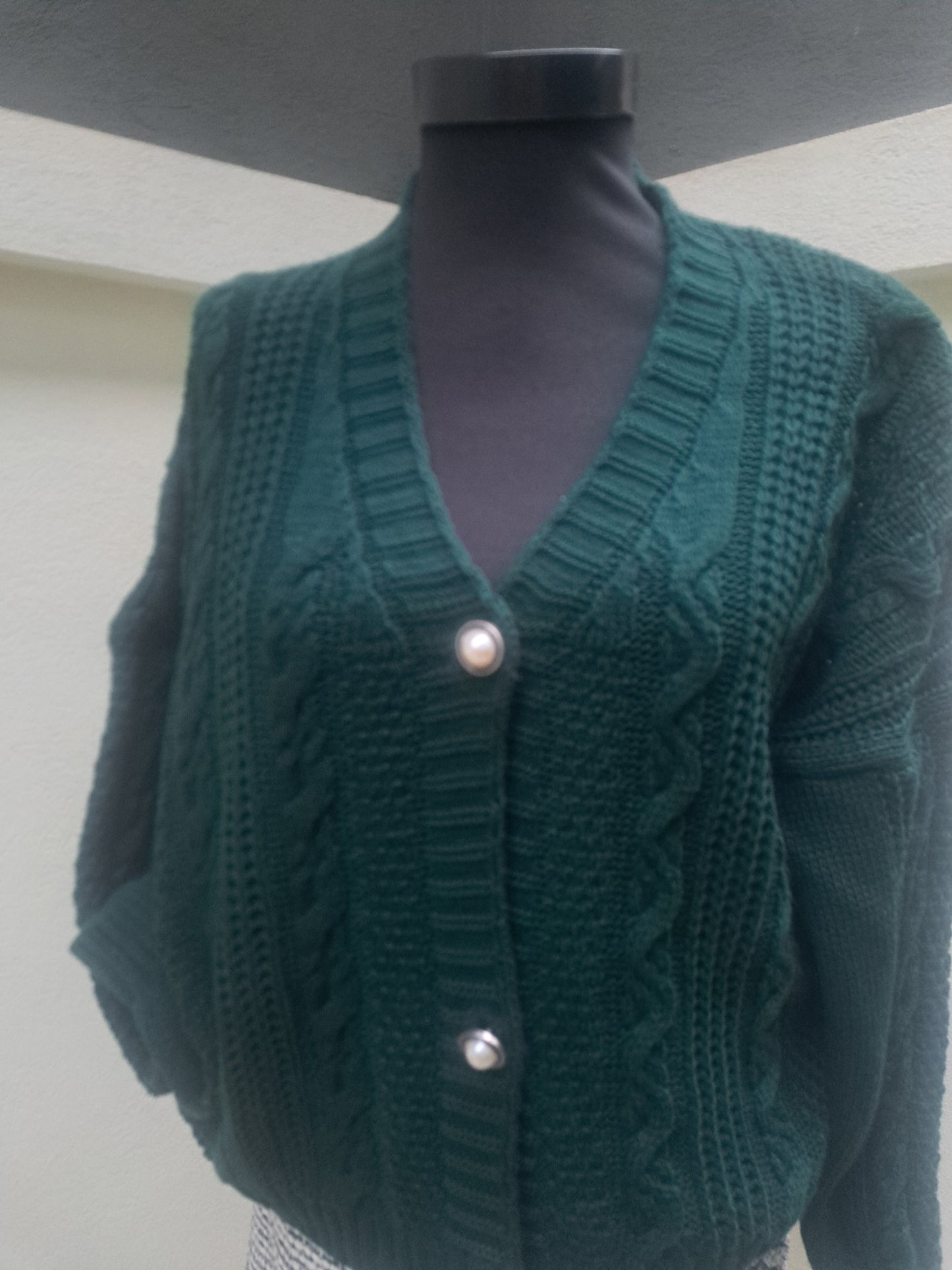 Cardigan cu torsade și nasturi perlă