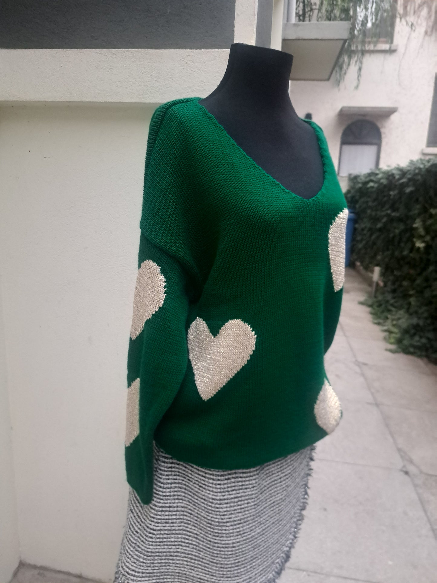 Pulover verde cu inimi